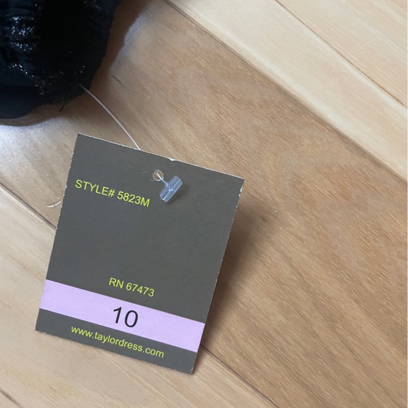 Holiday new years NWT Taylor black dress with pockets! - Picture 3 of 17